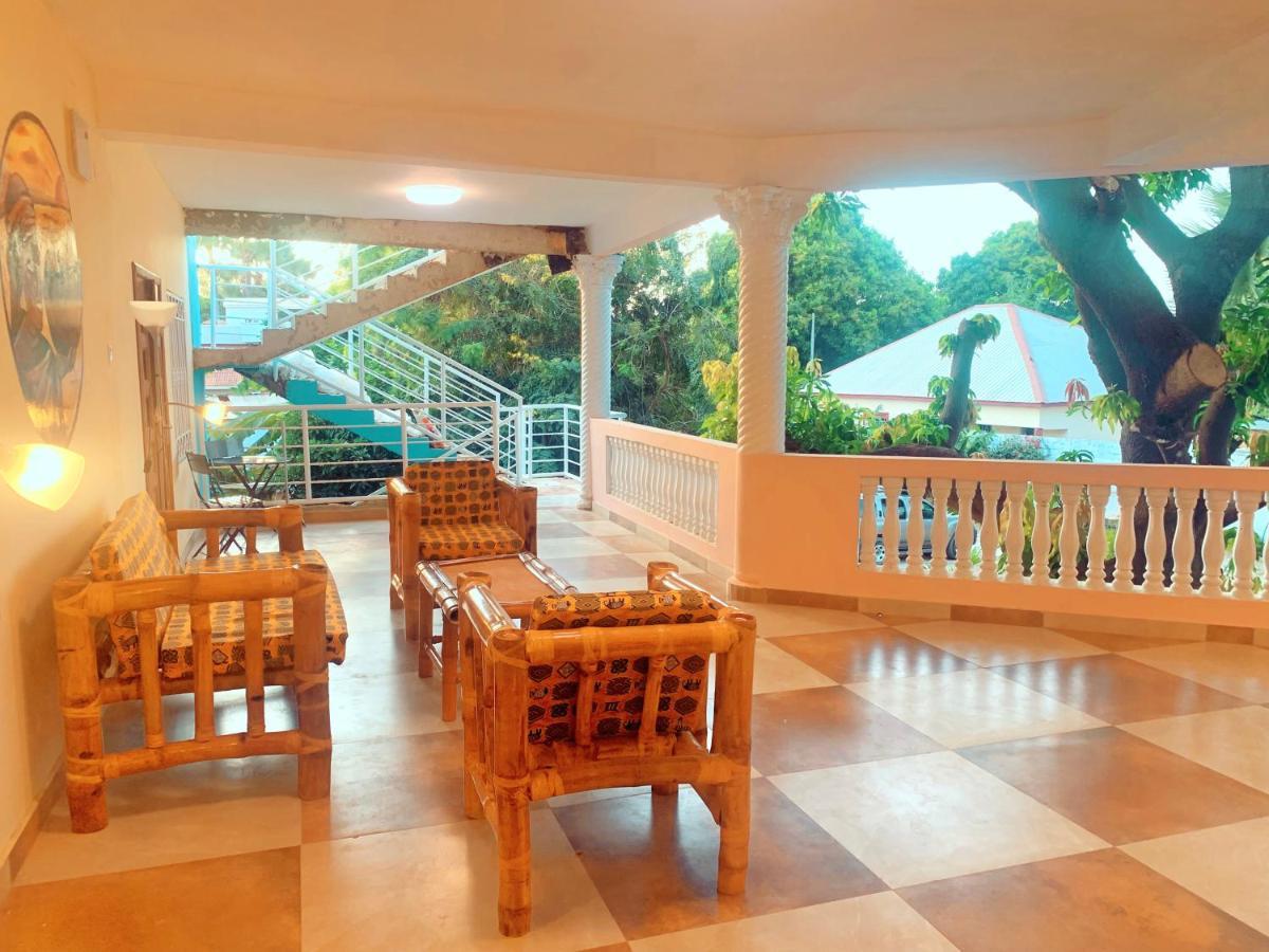 Bajo Kunda - Guesthouse Kololi Exterior foto